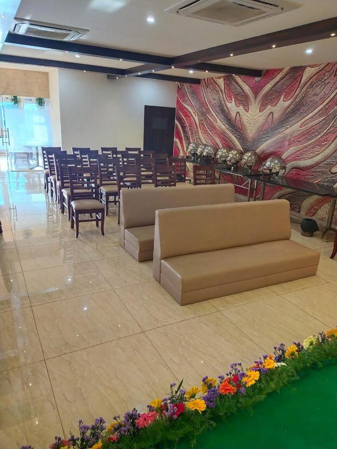 Kvr Capitol Suites Vijayawāda Exteriér fotografie